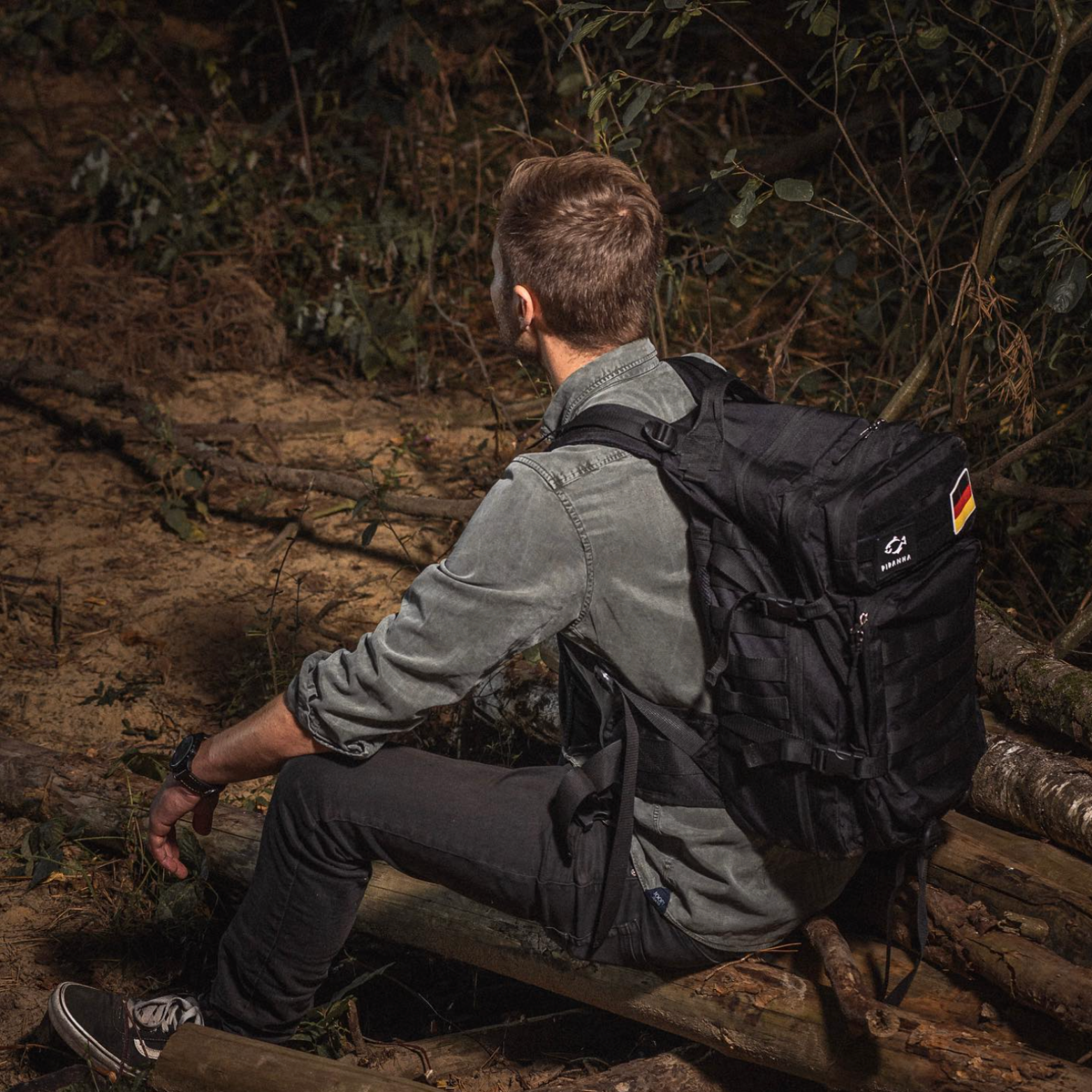 Large hiking backpack with 45L capacity